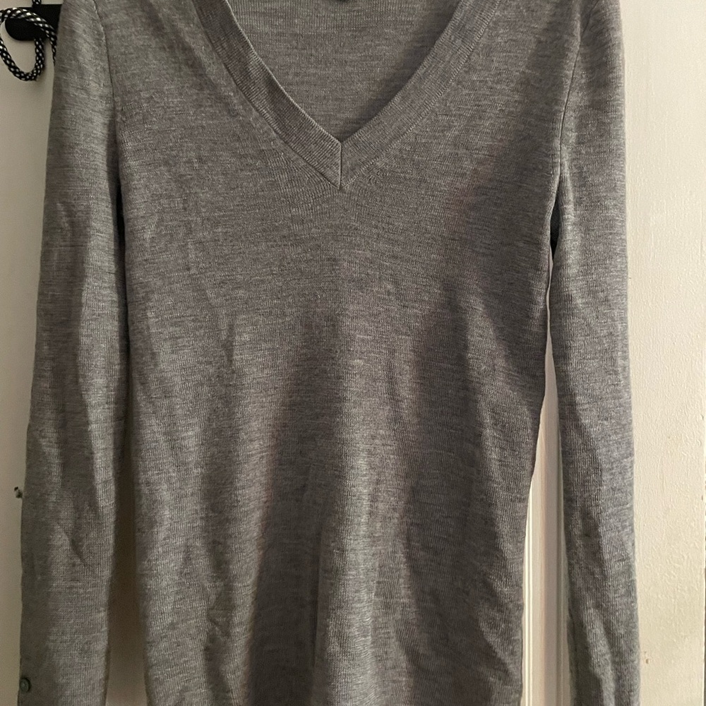 Banana Republic Women's Heather Gray V-Neck Sweater